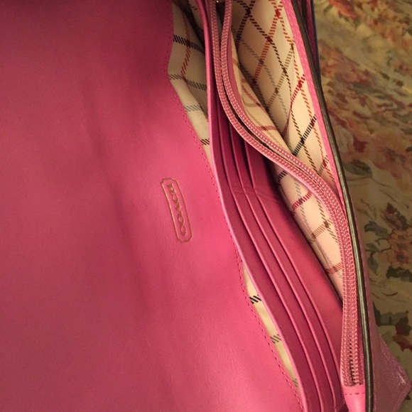 Coach pink wristlet with gold buckle - Picture 4 of 5